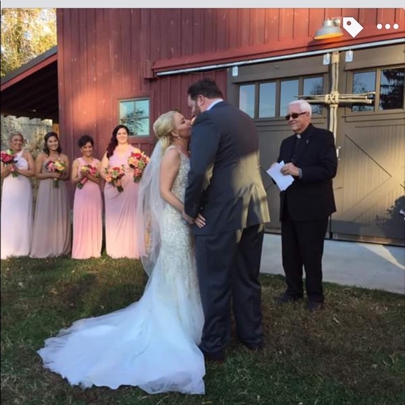 Wedding Gown Size 4 Size 6 Scallop Edge Crystal Bodice Bustled Train - Picture 3 of 7